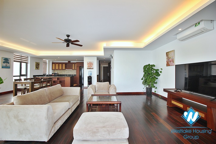 A lake view 3 bedroom apartment in Tu hoa, Tayho, Hanoi